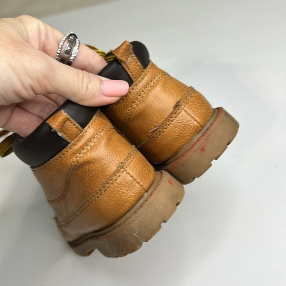 Carters boys size 12 boots - Picture 4 of 6